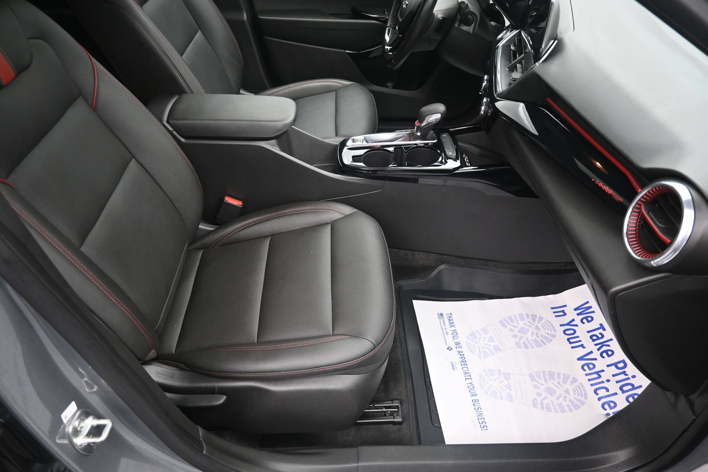 Used 2025 Chevrolet Trax RS w/ Sunroof Package FWD image 31