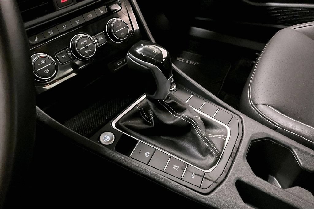 Used 2023 Volkswagen Jetta SE FWD image 17