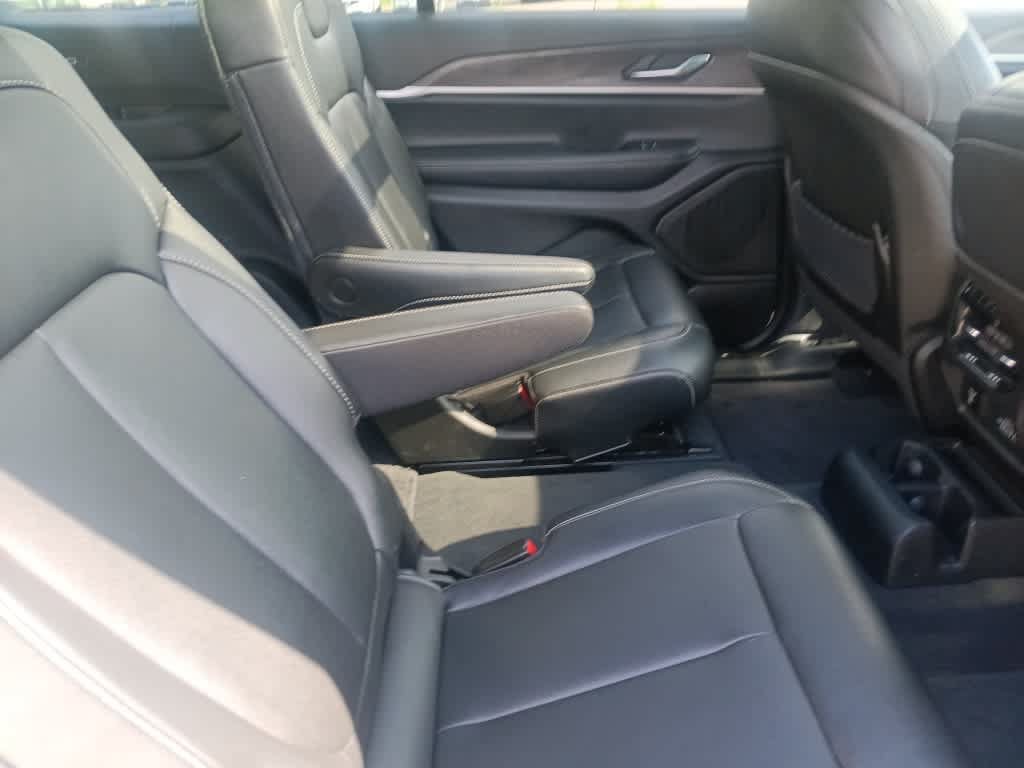 Used 2023 Jeep Grand Cherokee L Limited AWD/4WD image 23