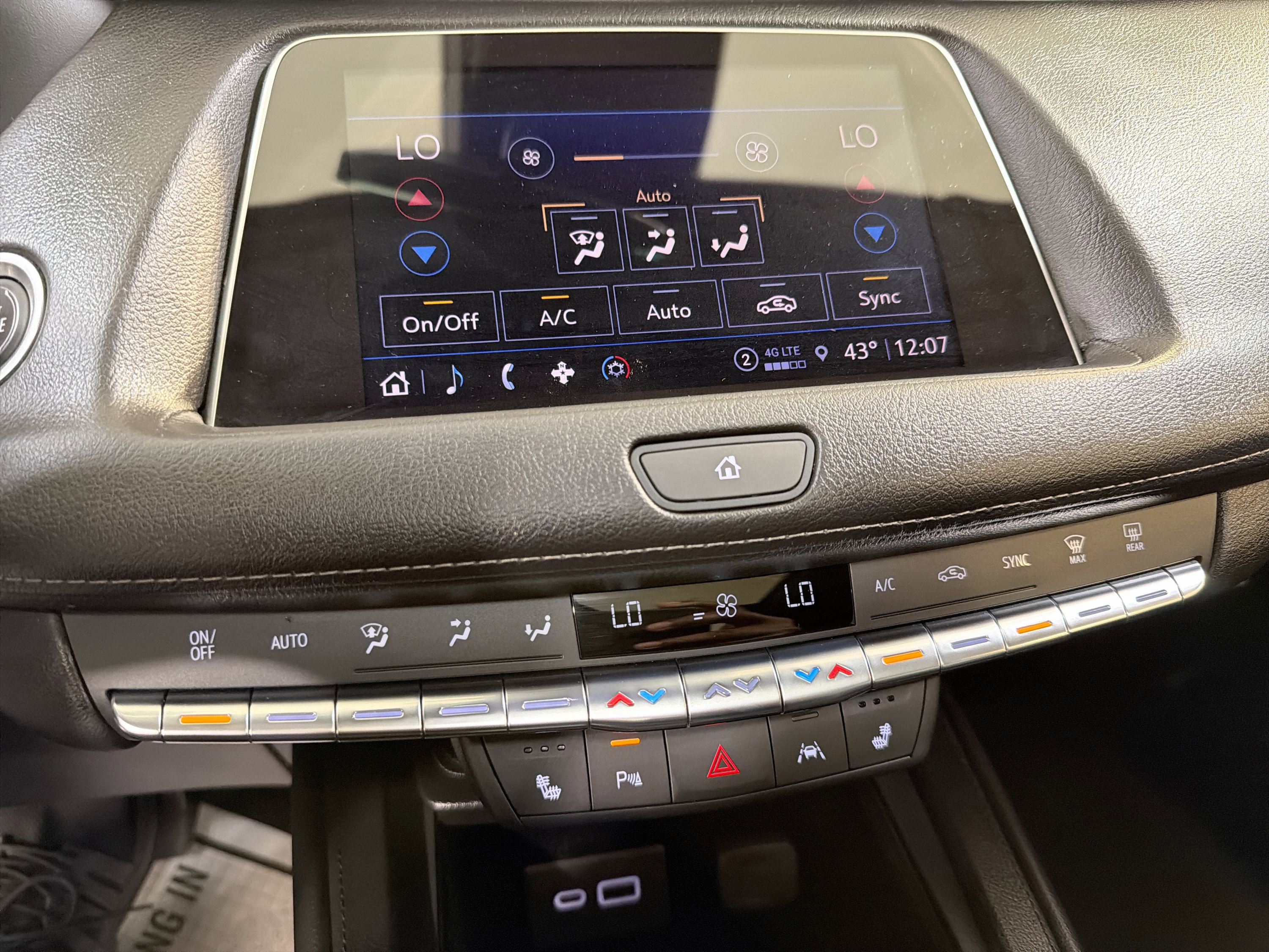 Used 2022 Cadillac XT4 Luxury w/ Cold Weather Package image 19