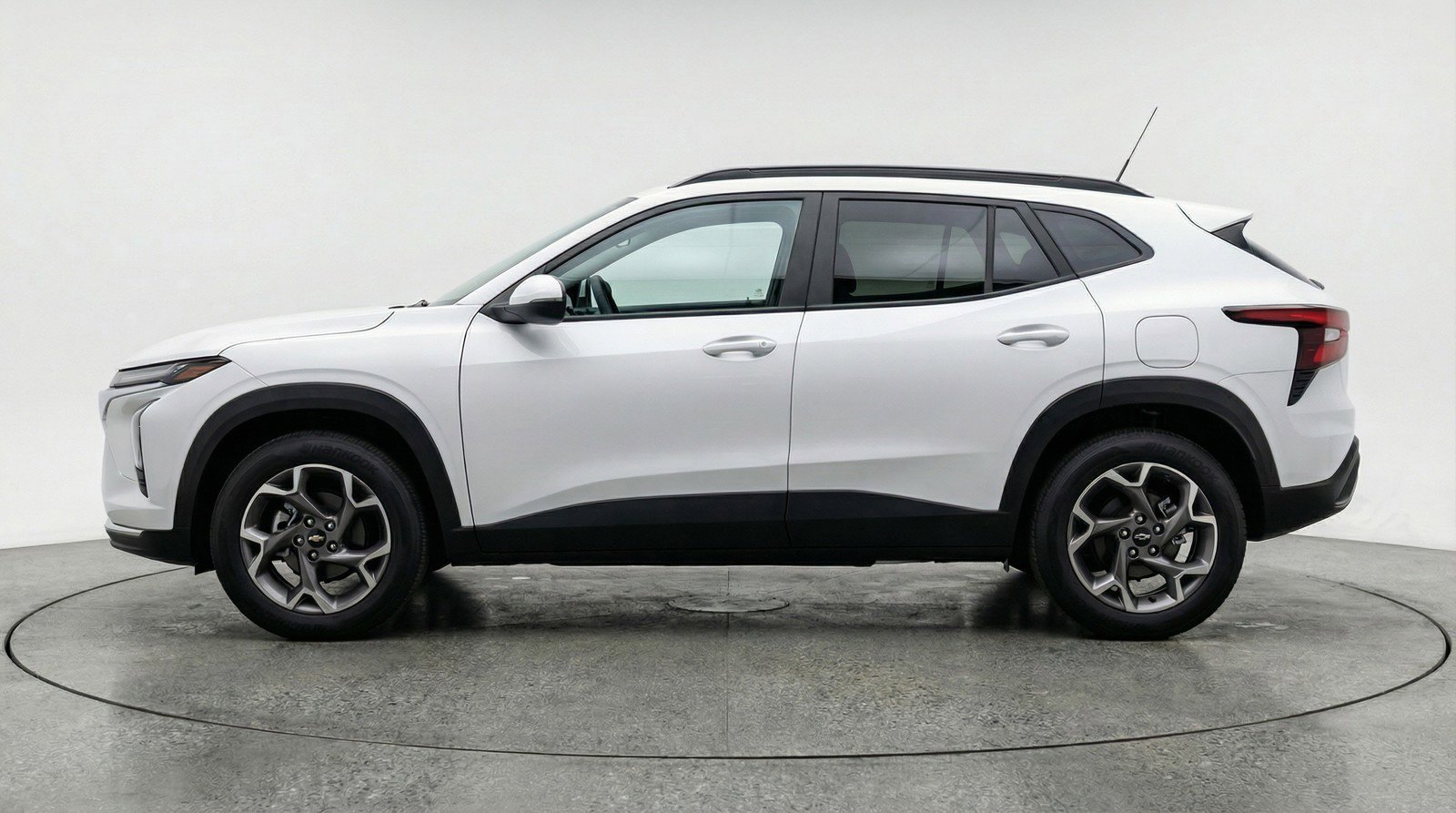 Used 2025 Chevrolet Trax LT w/ LT Convenience Package image 5