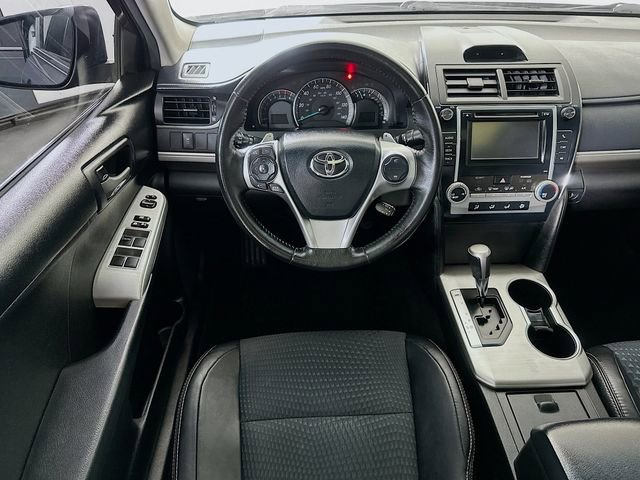 Used 2012 Toyota Camry SE FWD image 4