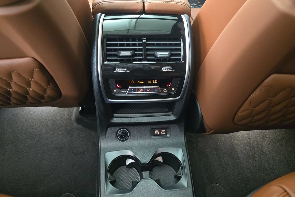 New 2027 BMW X7 M60i AWD/4WD image 26