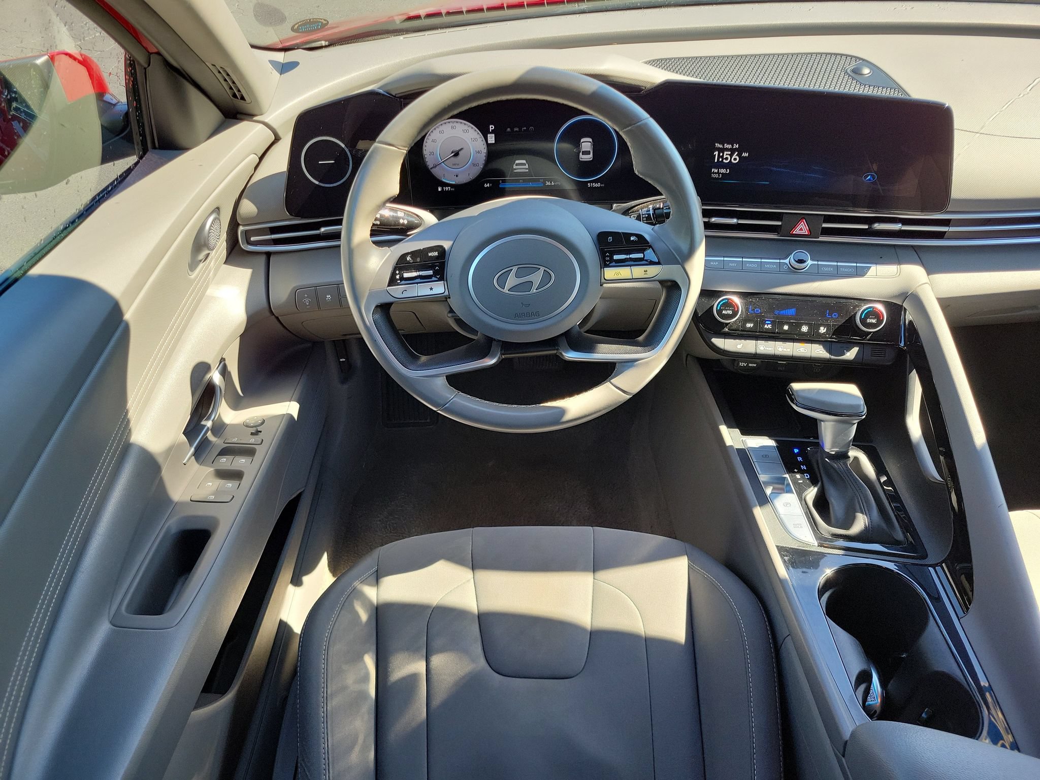 Used 2025 Hyundai Elantra SEL FWD image 25