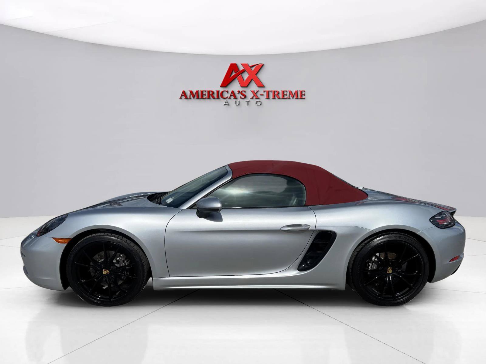 Used 2018 Porsche 718 Boxster RWD image 2