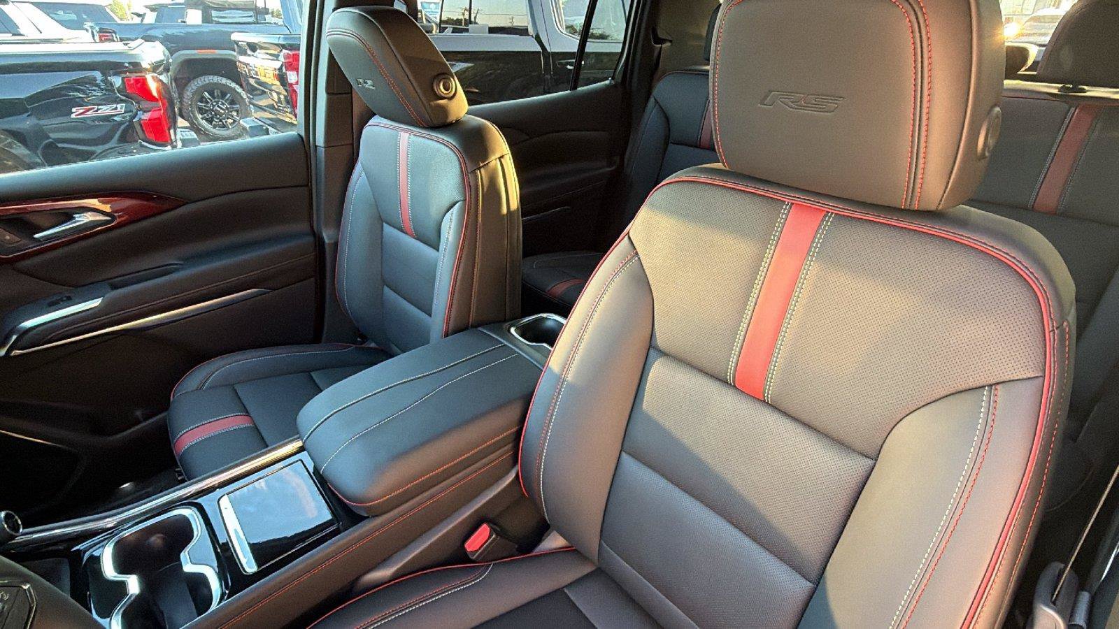 New 2027 Chevrolet Traverse RS w/ LPO, Floor Liner Package FWD image 6