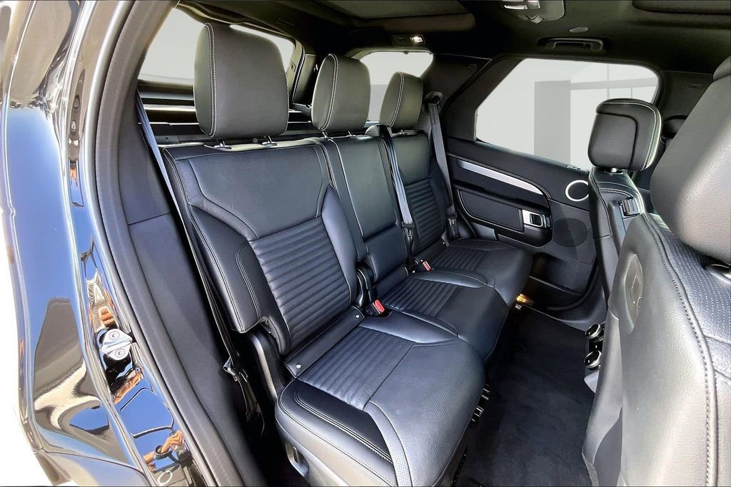 New 2025 Land Rover Discovery Dynamic SE image 9