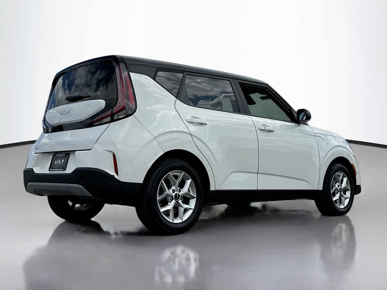 Used 2023 Kia Soul S FWD image 2