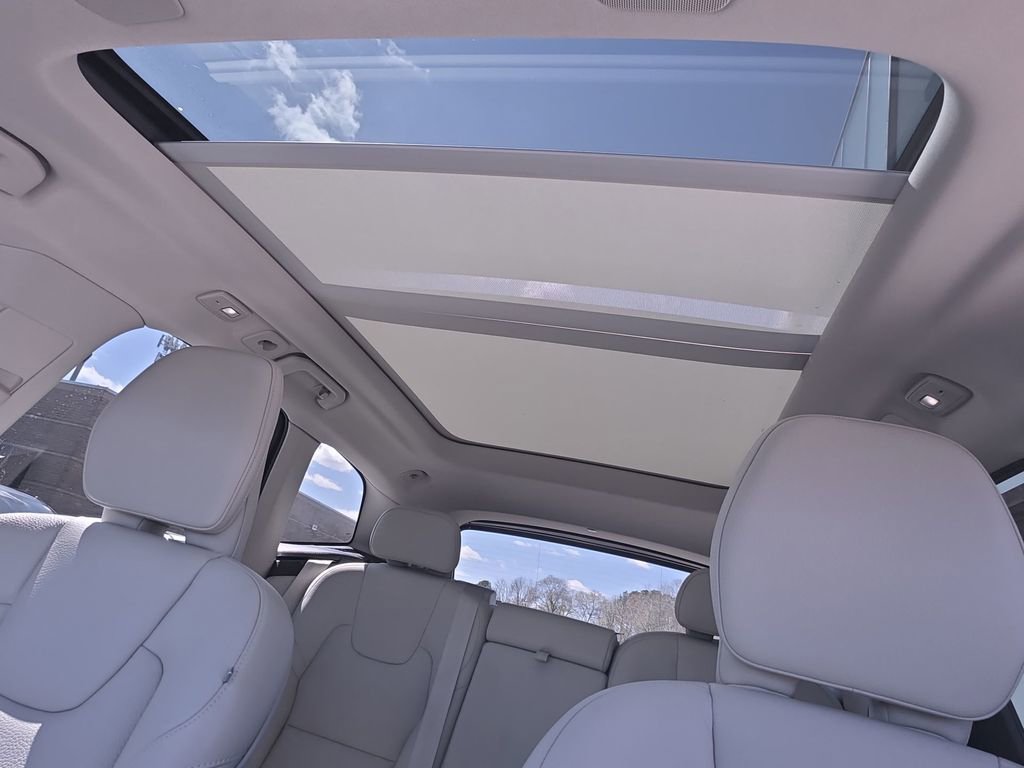 Used 2023 Volvo XC60 B5 Core w/ Climate Package image 32