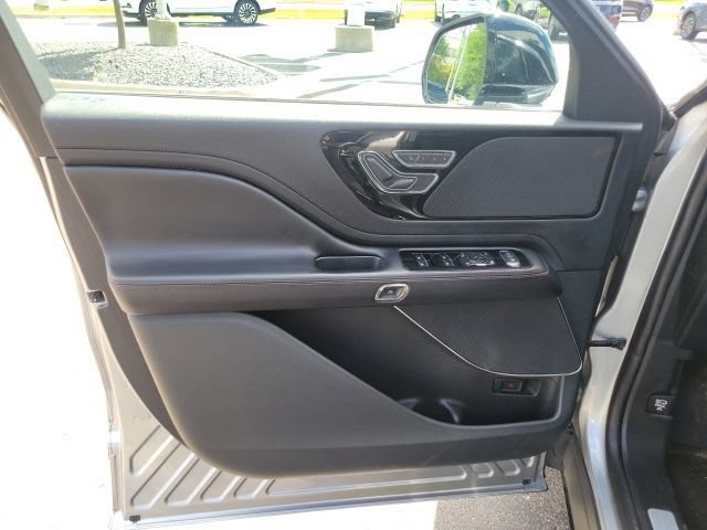 Certified 2023 Lincoln Aviator AWD w/ Premium Package image 16
