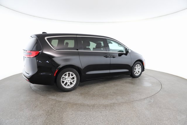 Used 2024 Chrysler Pacifica Touring-L image 19