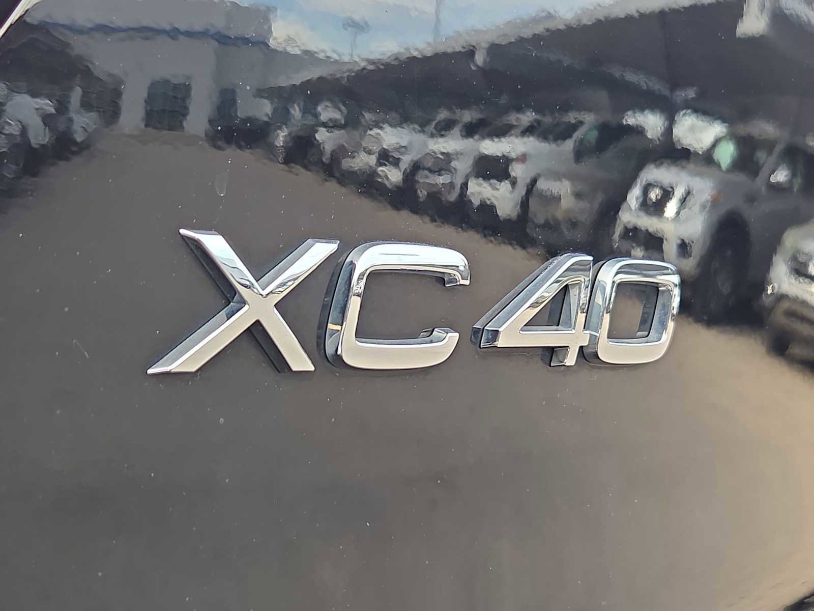 Used 2023 Volvo XC40 B4 Ultimate image 7