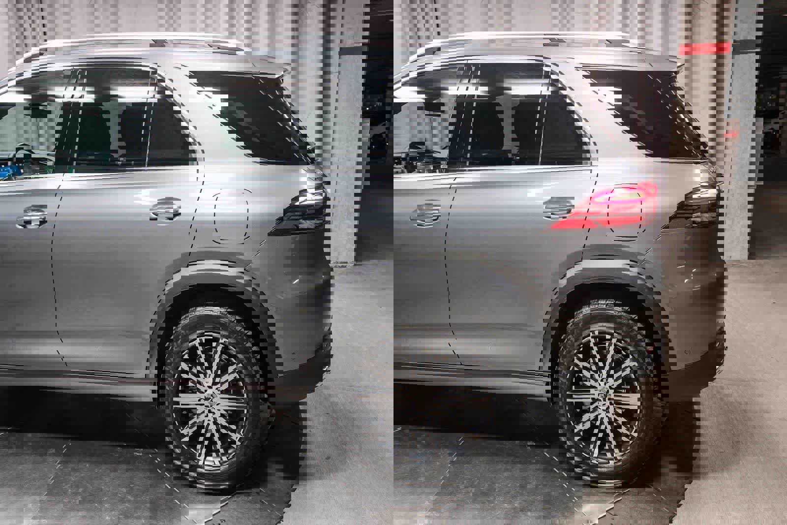 Used 2025 Mercedes-Benz GLE 450e 4MATIC image 8