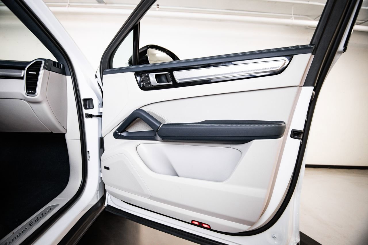 Certified 2023 Porsche Cayenne Platinum Edition AWD/4WD image 27
