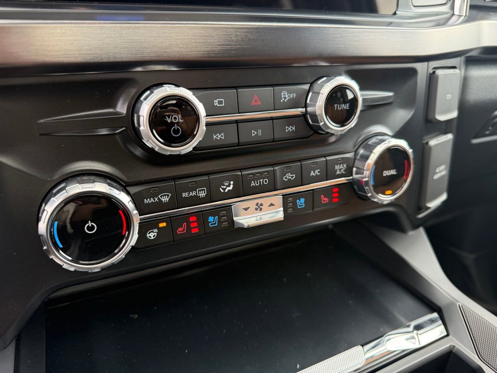 New 2026 Ford F250 Lariat w/ Black Appearance Package image 63