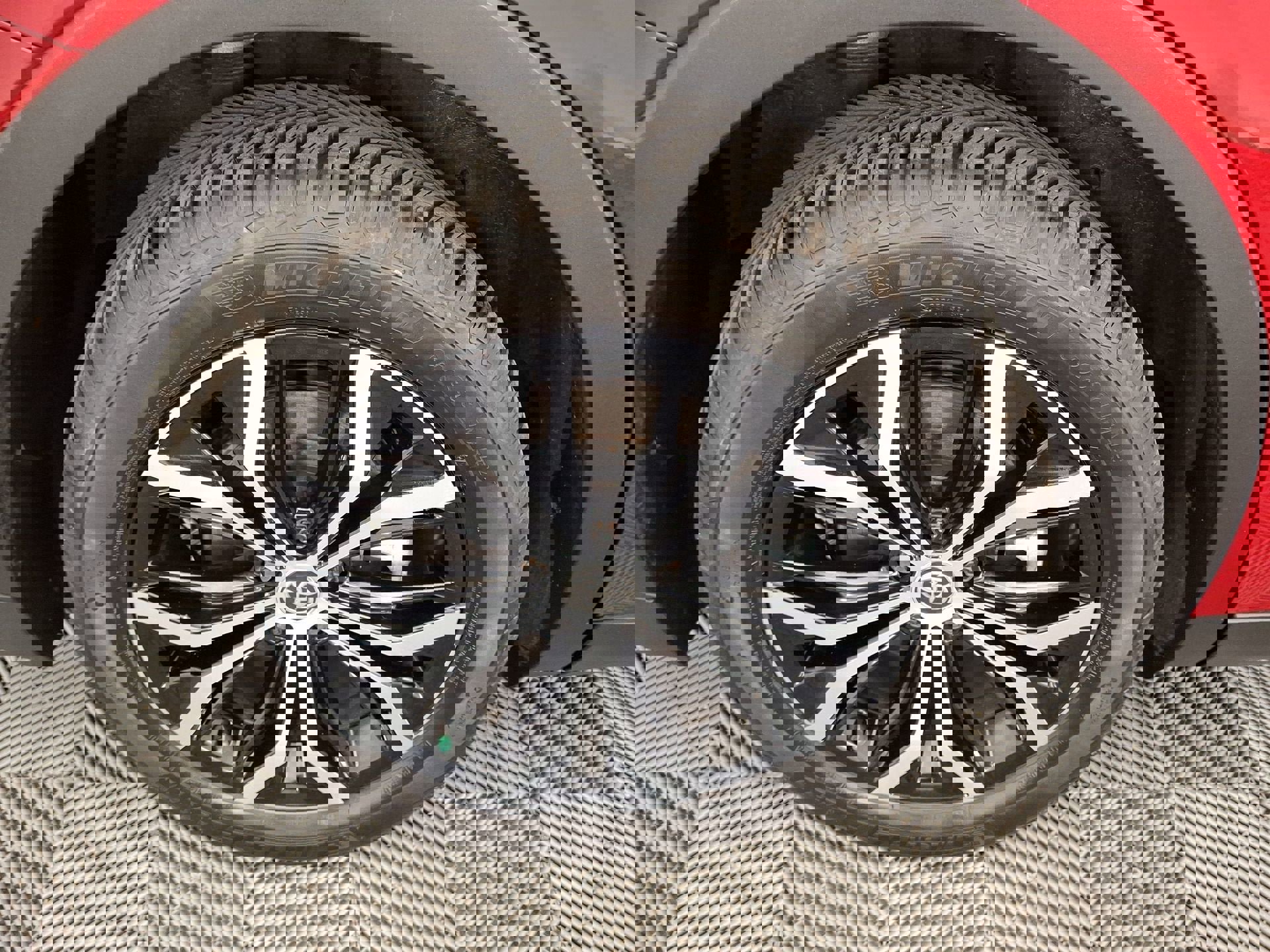 Used 2024 Toyota Crown XLE AWD/4WD image 27