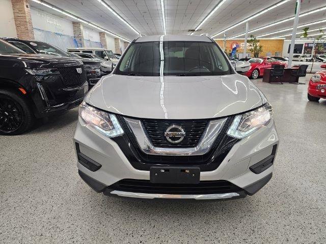 Used 2020 Nissan Rogue SV image 2