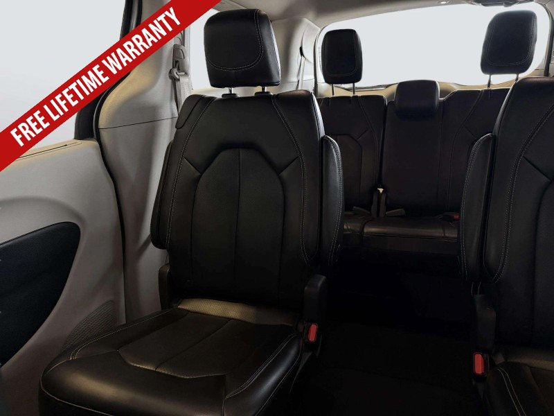 Used 2023 Chrysler Pacifica Touring-L FWD image 30