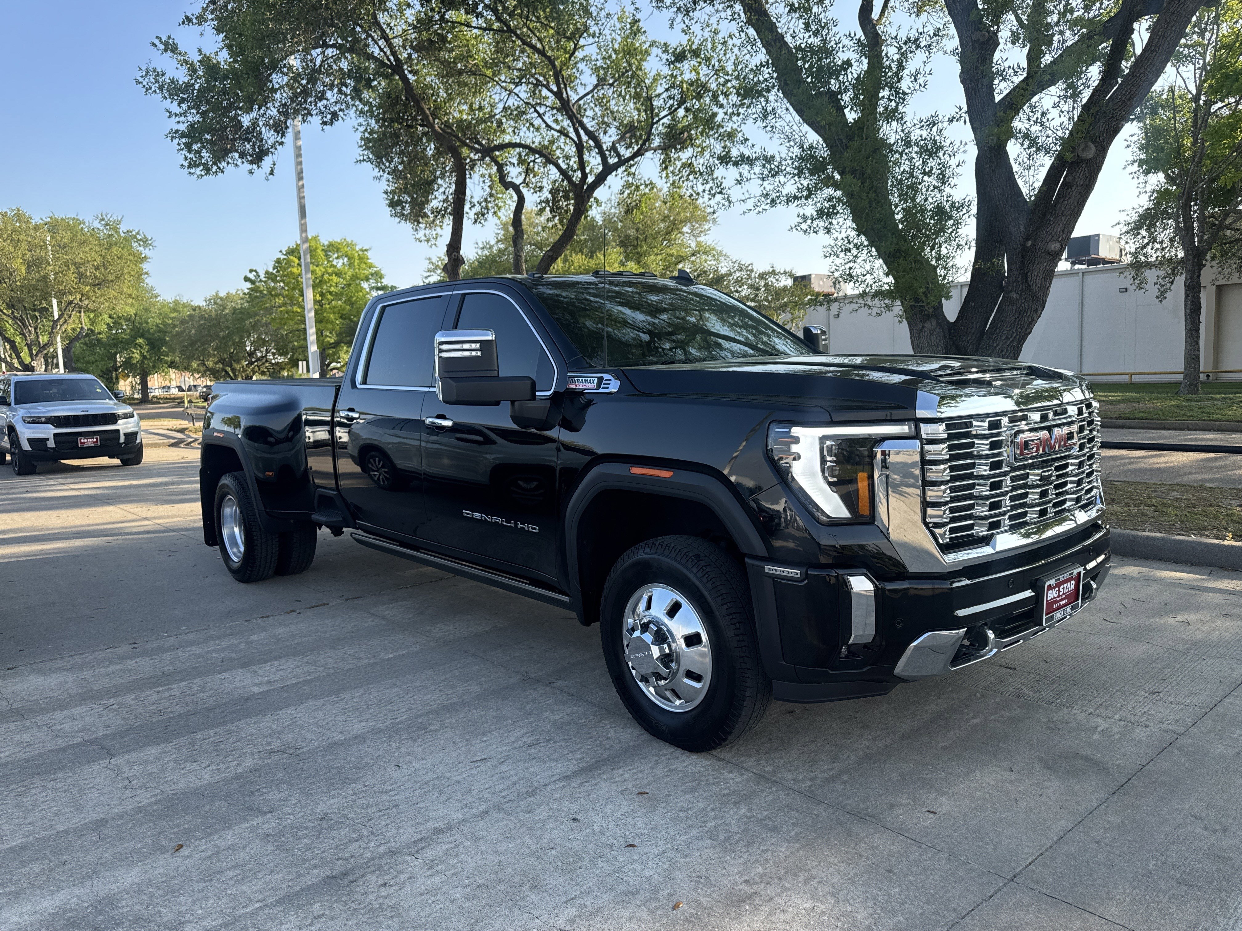 Used 2025 GMC Sierra 3500 Denali w/ Technology Package image 17