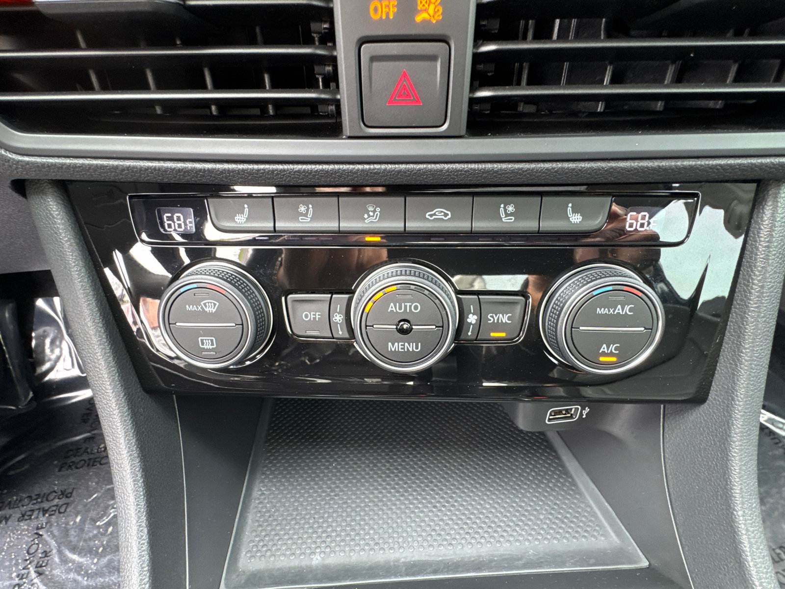 Used 2019 Volkswagen Jetta SEL Premium image 29