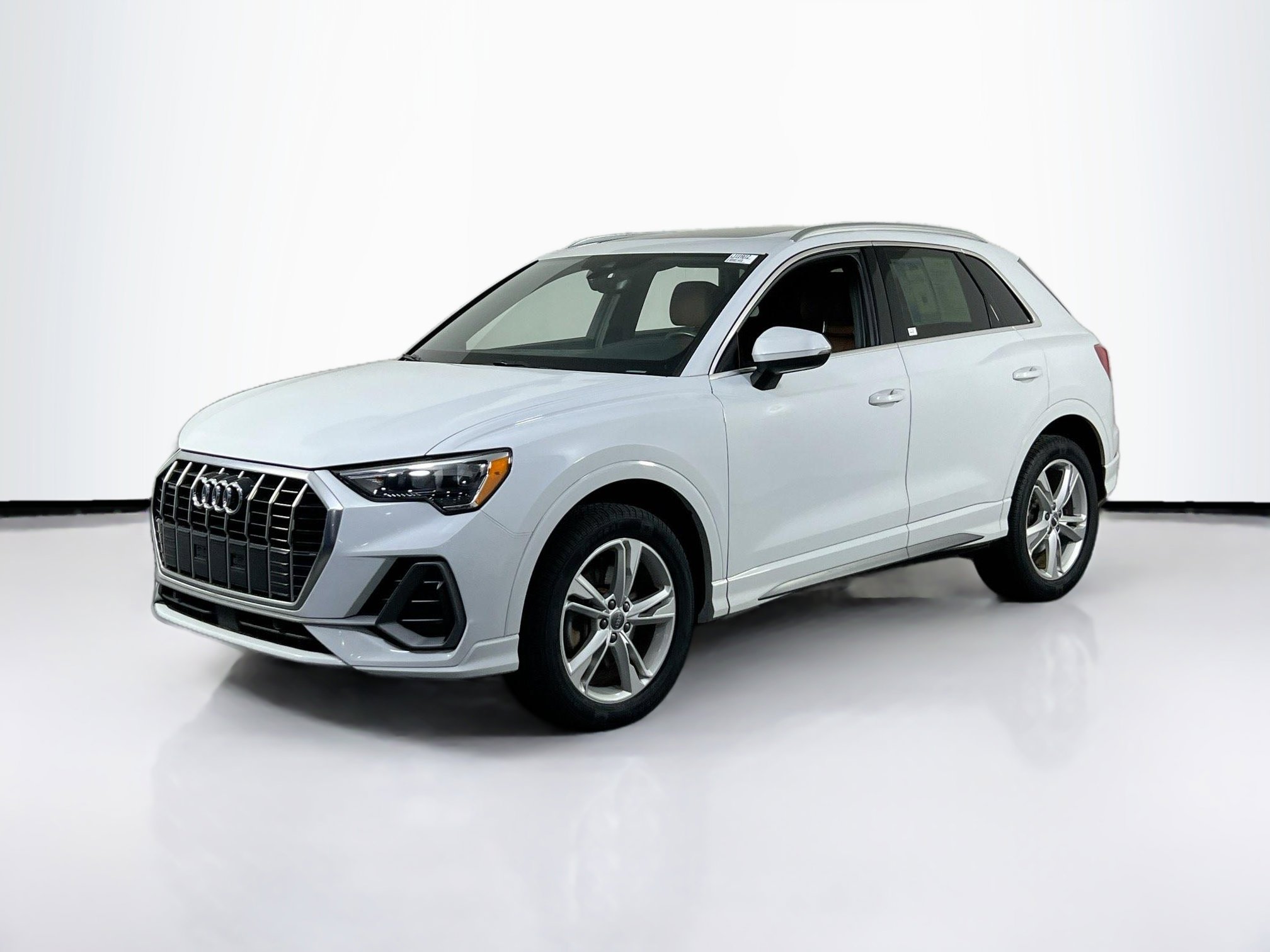 Used 2020 Audi Q3 2.0T Premium w/ Convenience Package AWD/4WD image 1