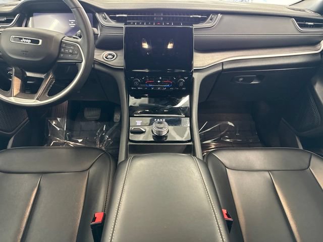 Used 2024 Jeep Grand Cherokee Limited w/ Black Appearance Package AWD/4WD image 3