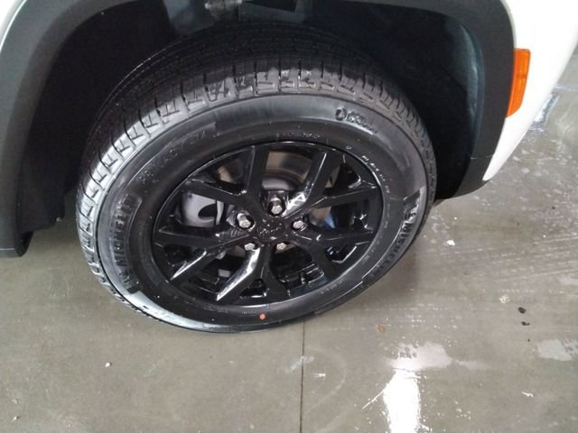 New 2026 Jeep Grand Cherokee Altitude image 18