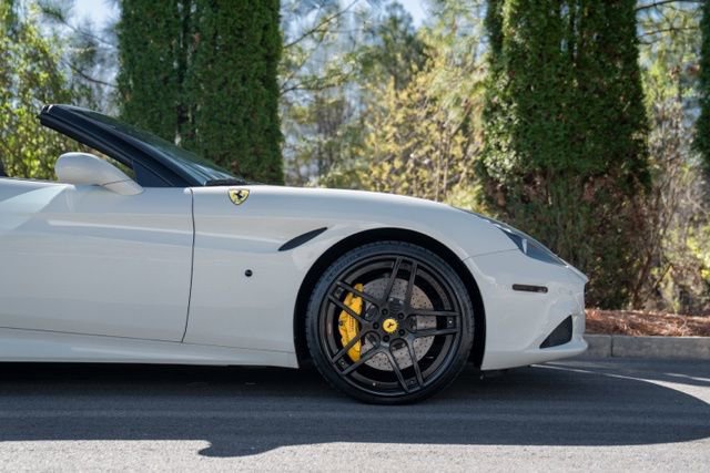 Used 2016 Ferrari California T RWD image 13