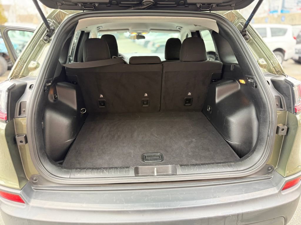 Used 2019 Jeep Cherokee Latitude w/ Popular Appearance Group image 21