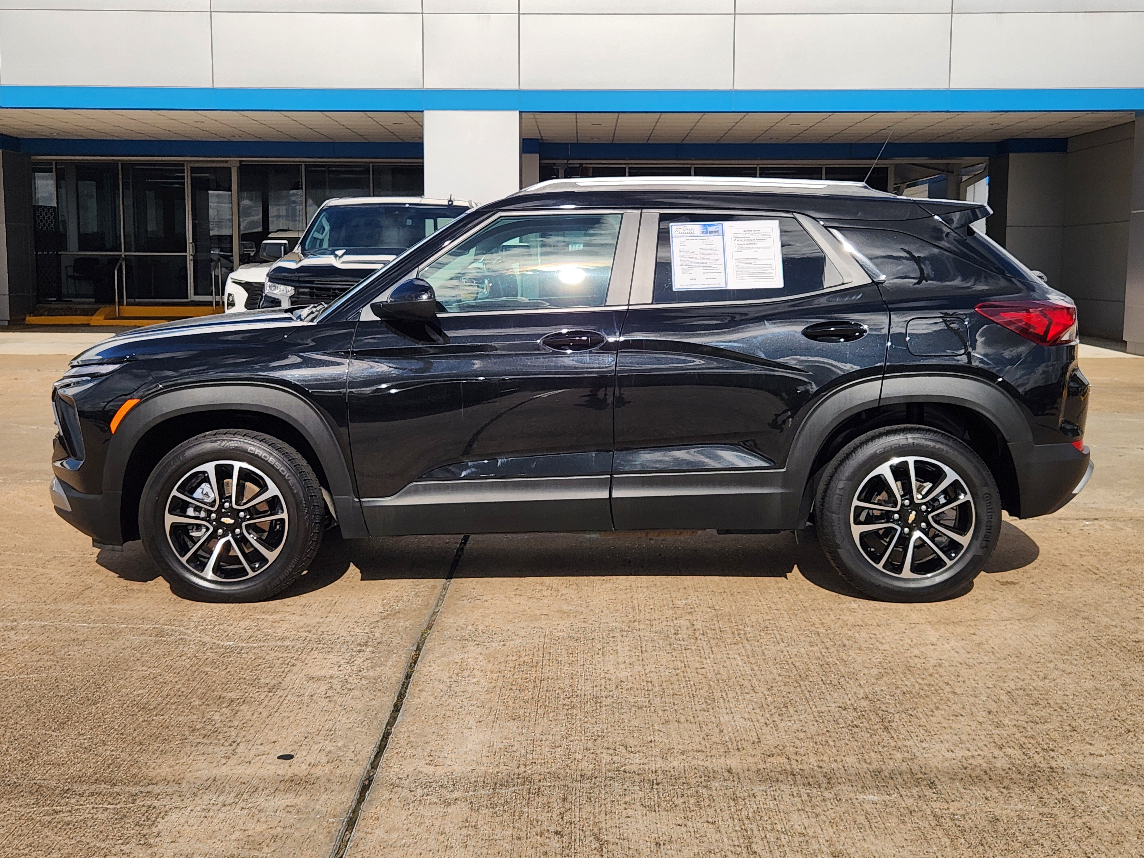 Used 2025 Chevrolet TrailBlazer LT AWD/4WD image 5
