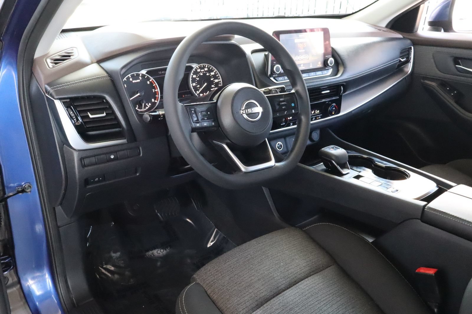 Used 2023 Nissan Rogue SV FWD image 17