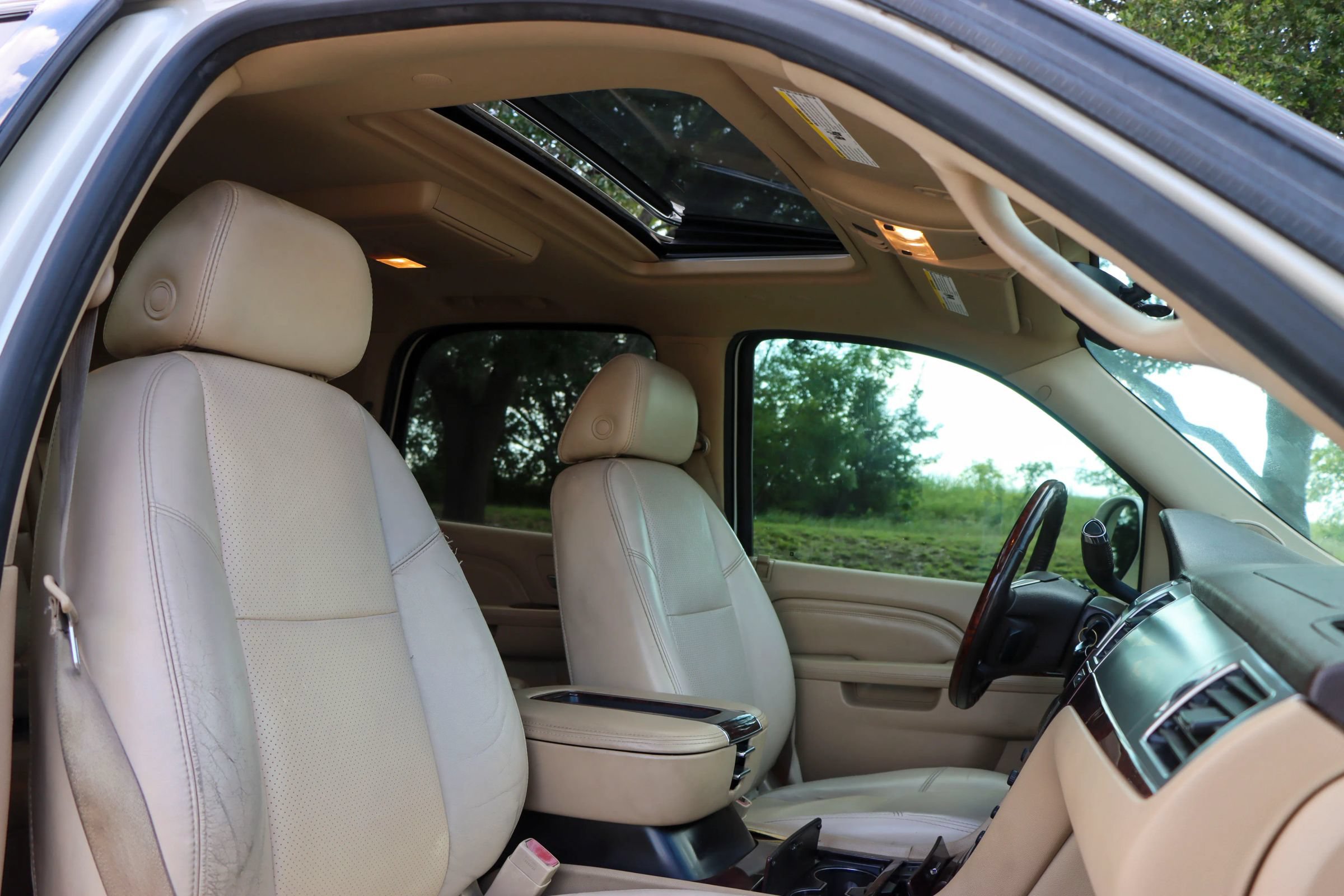 Used 2014 Cadillac Escalade Premium RWD image 25
