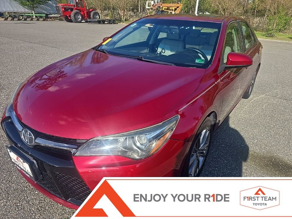 Used 2015 Toyota Camry SE w/ Moonroof Package image 1
