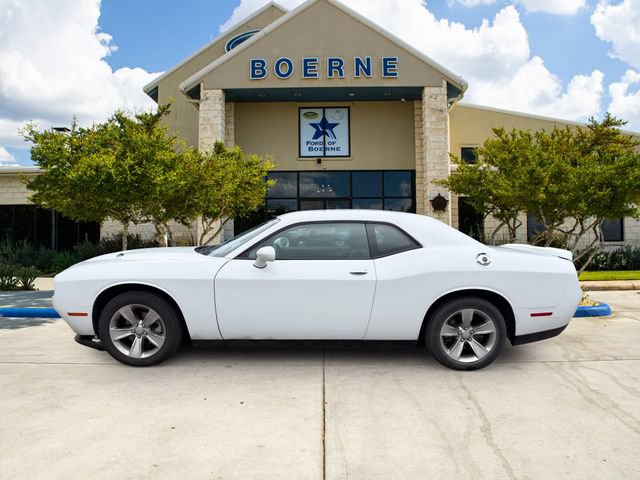 Used 2021 Dodge Challenger SXT w/ Driver Convenience Group RWD image 2