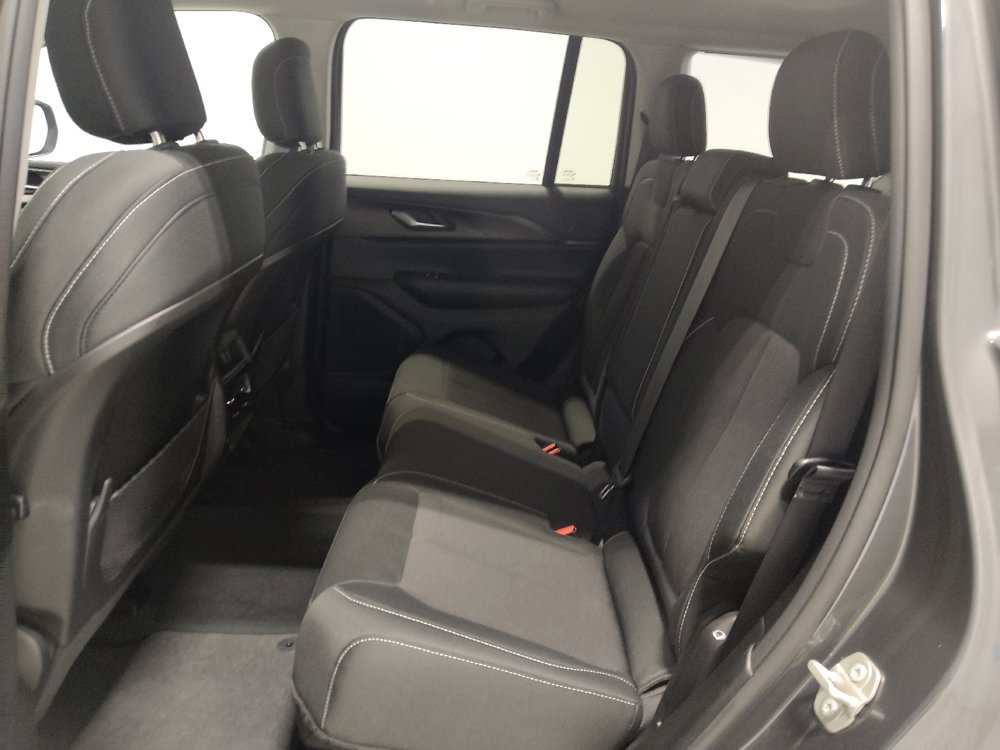 Used 2023 Jeep Grand Cherokee Laredo w/ Luxury Tech Group I AWD/4WD image 18