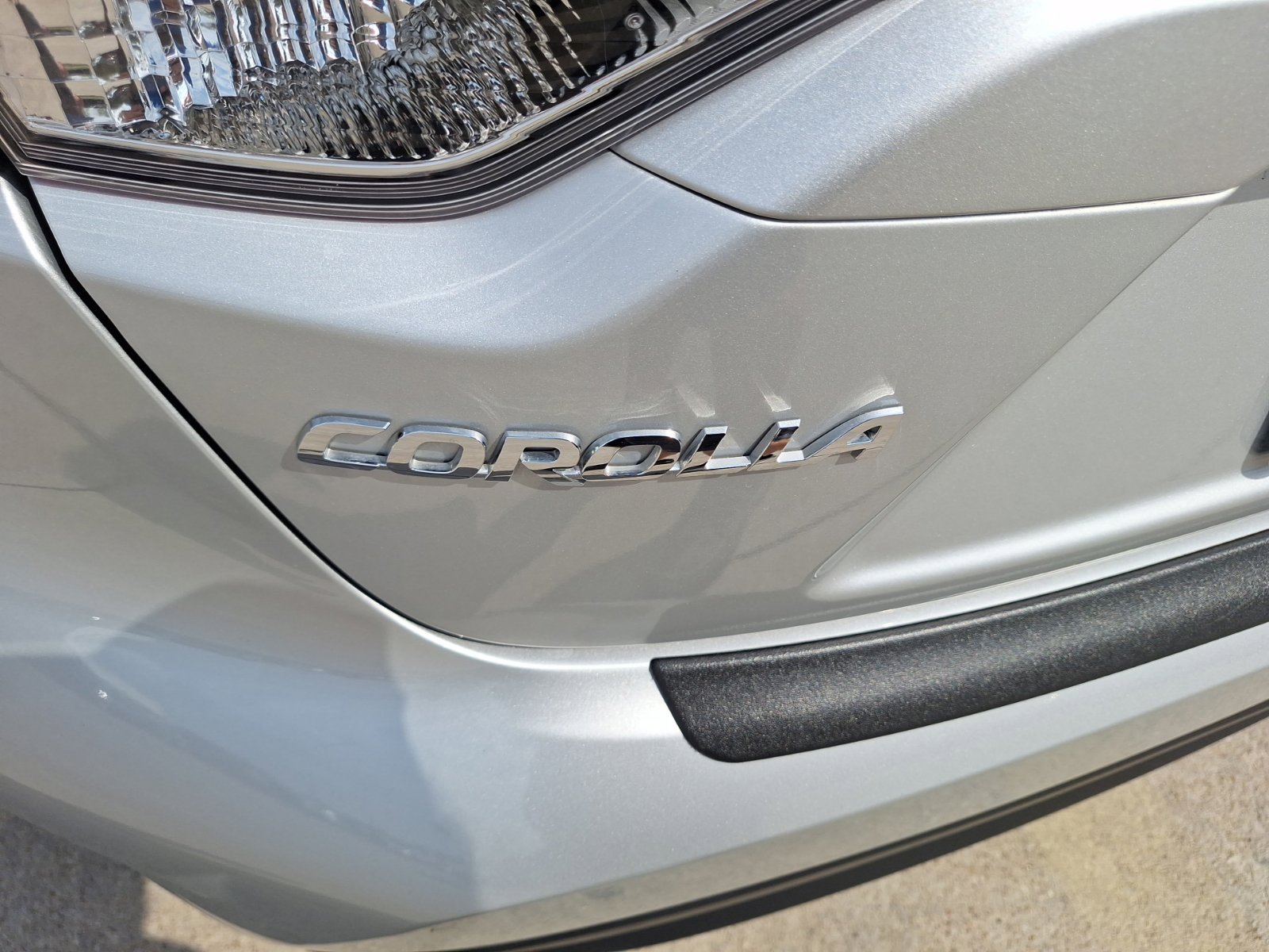 Used 2025 Toyota Corolla LE FWD image 13
