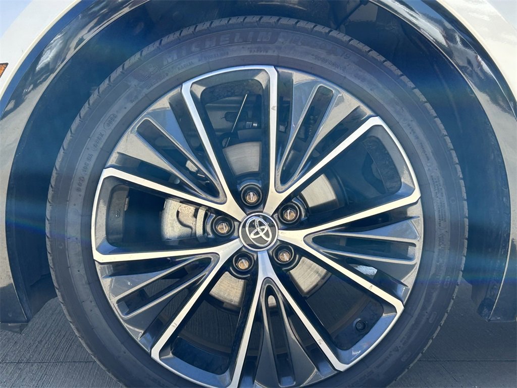 Used 2025 Toyota Prius XLE image 9