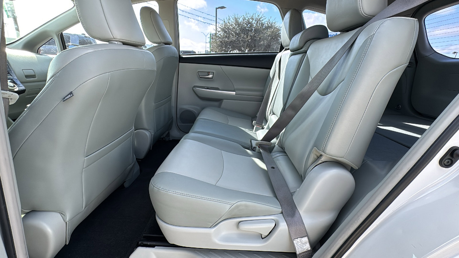 Used 2013 Toyota Prius V image 14