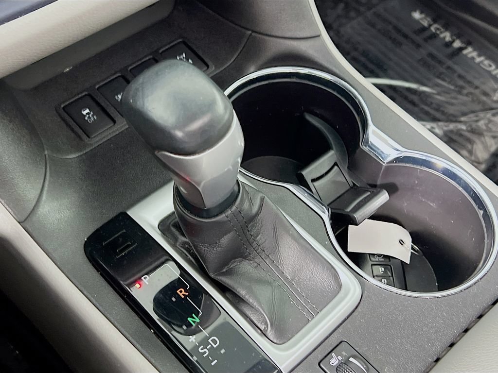 Used 2019 Toyota Highlander XLE w/ Protection Package #3 AWD/4WD image 17
