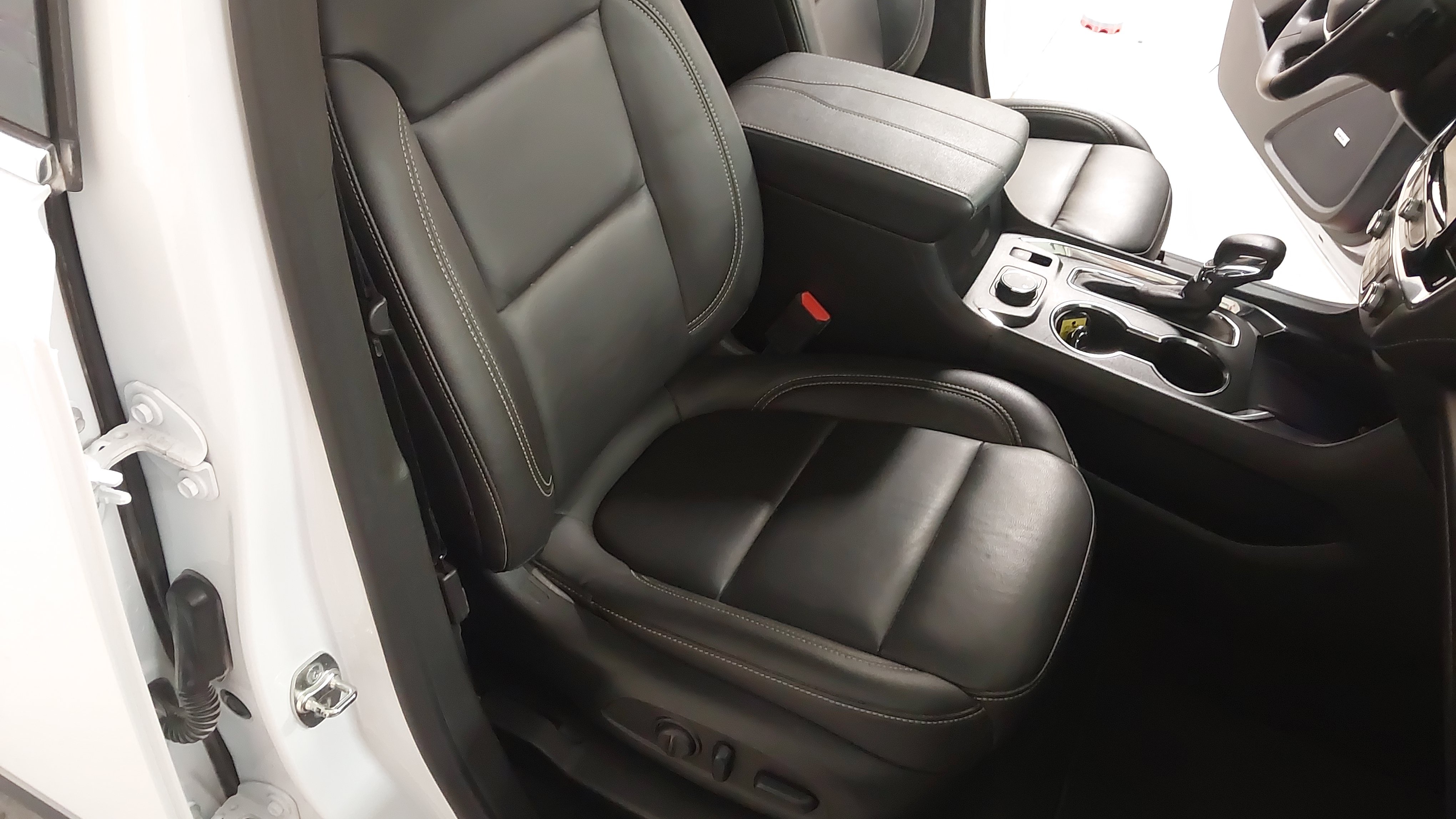 Used 2023 Chevrolet Traverse LT w/ LT Premium Package AWD/4WD image 28