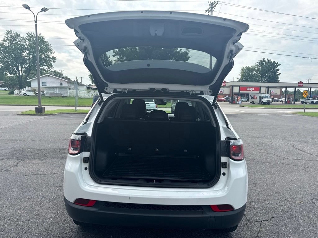 Used 2022 Jeep Compass Latitude FWD image 8