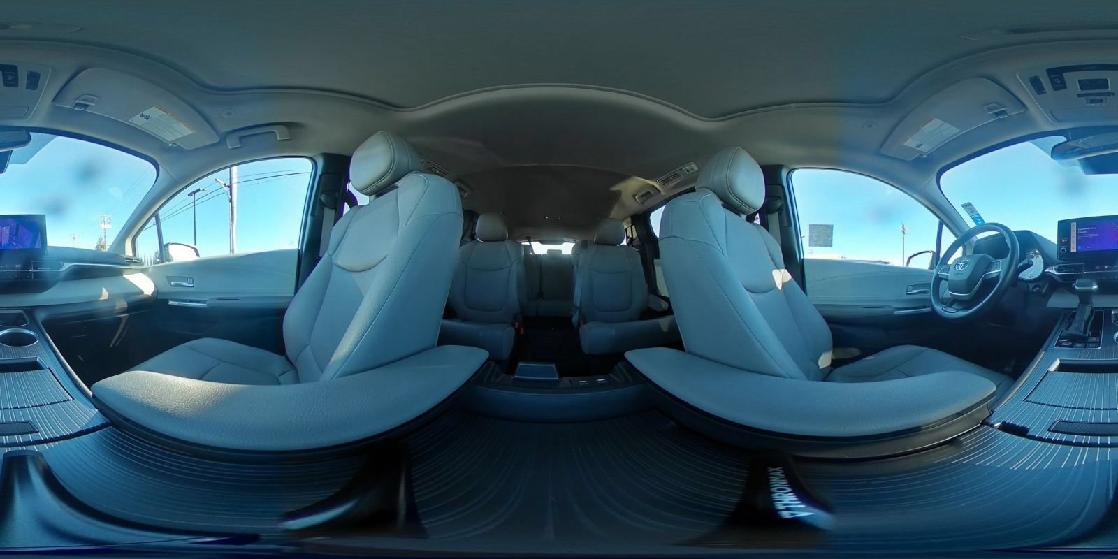 Used 2025 Toyota Sienna XLE FWD image 45