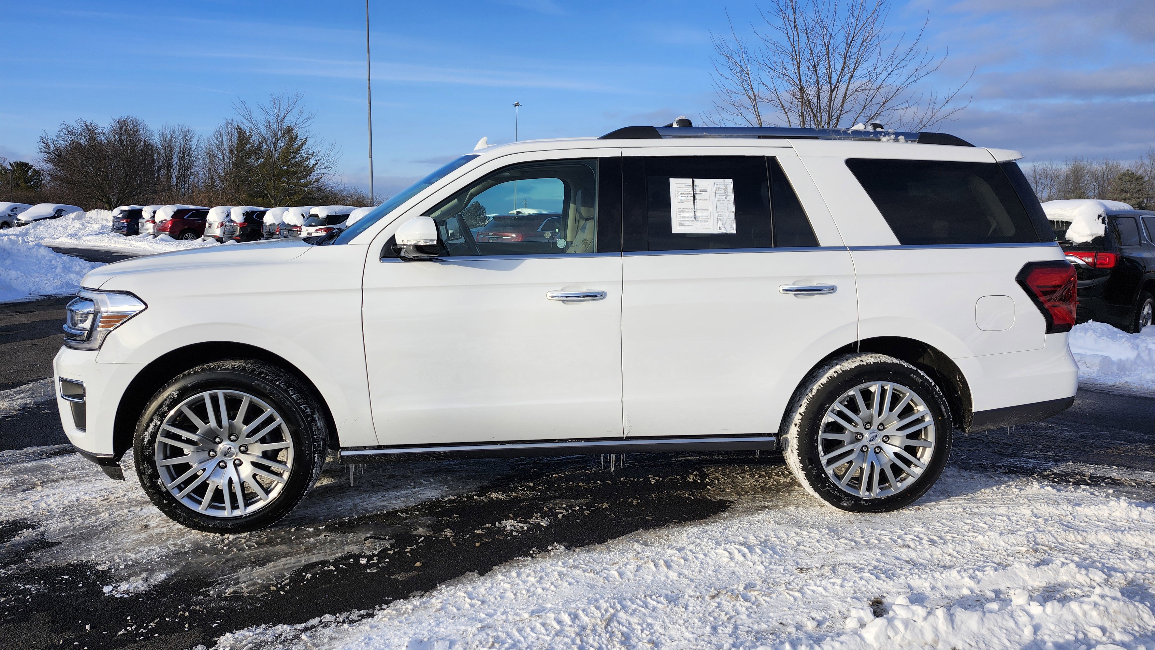 Used 2024 Ford Expedition Limited image 16