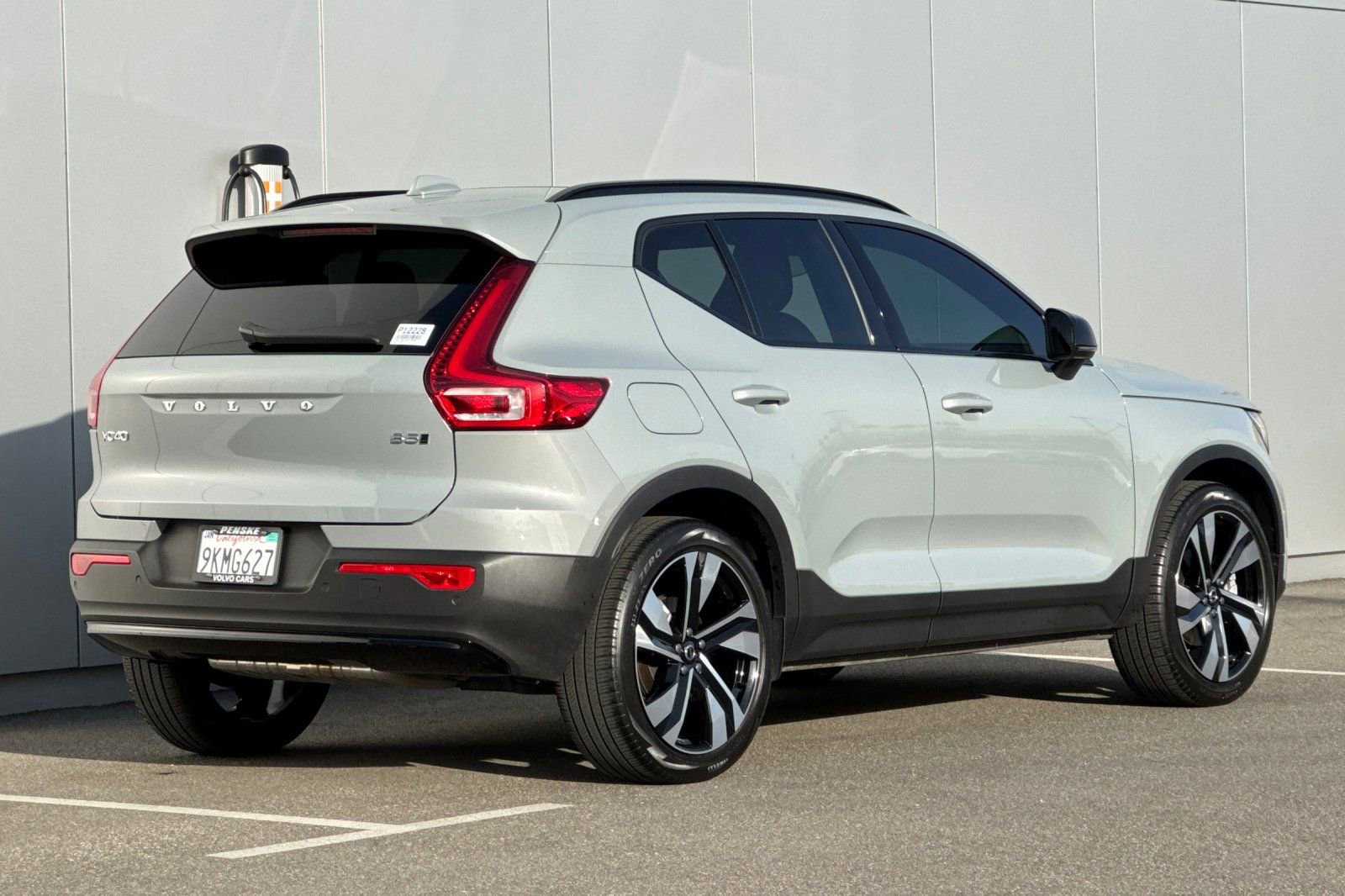 Used 2024 Volvo XC40 B5 Plus w/ Climate Package image 5