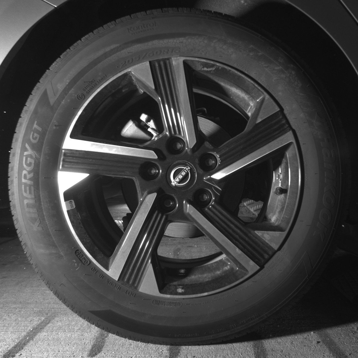 Used 2025 Nissan Sentra SV FWD image 15