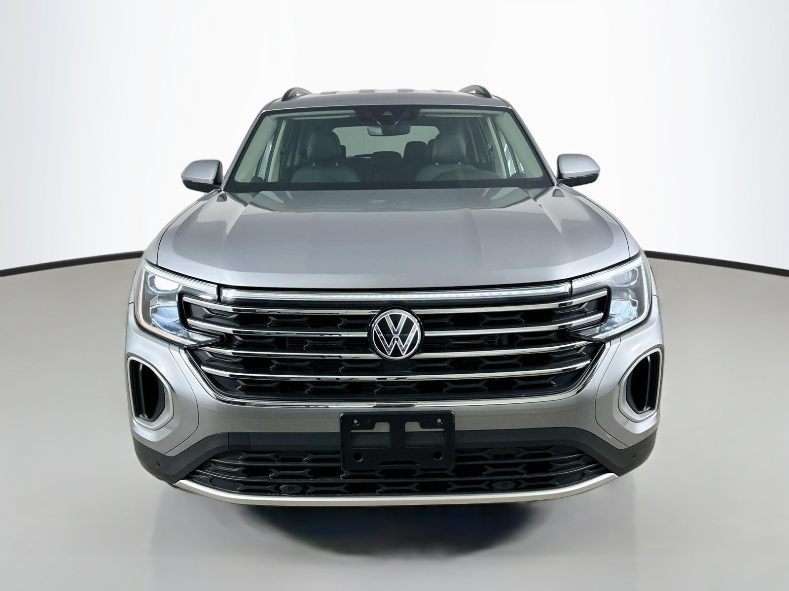 Used 2025 Volkswagen Atlas SE AWD/4WD image 2