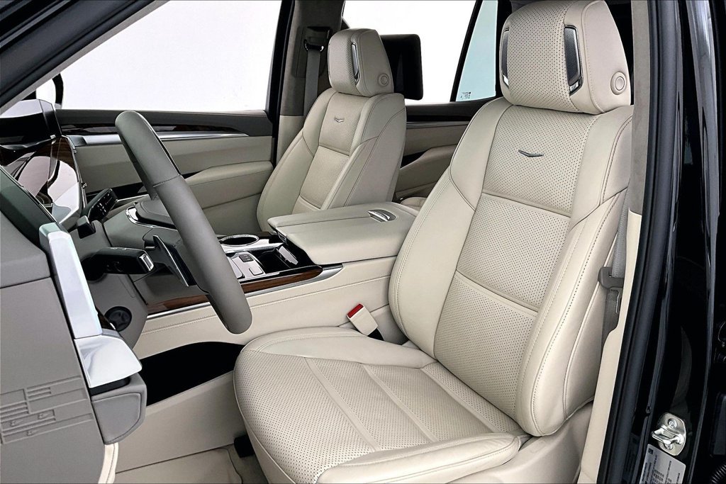 Used 2026 Cadillac Escalade Platinum Sport w/ LPO, Floor Liner Package AWD/4WD image 32