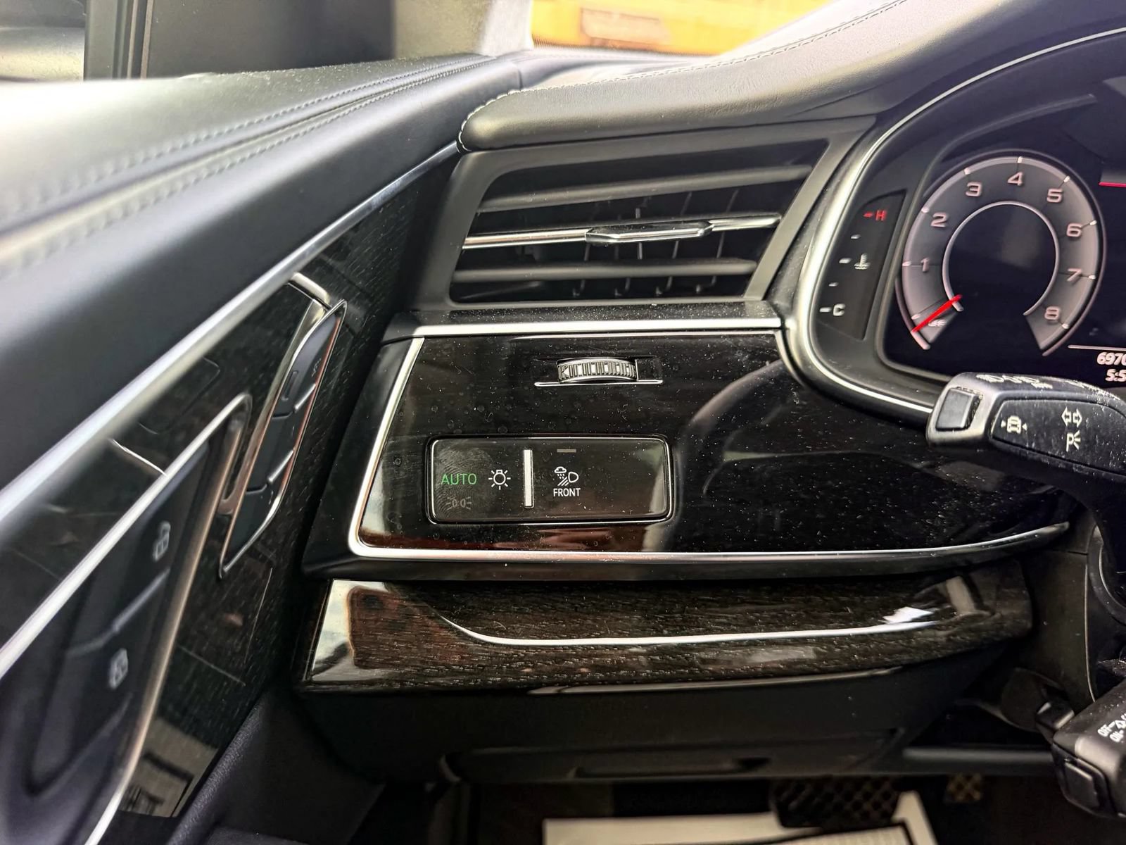 Used 2023 Audi Q8 Prestige AWD/4WD image 31
