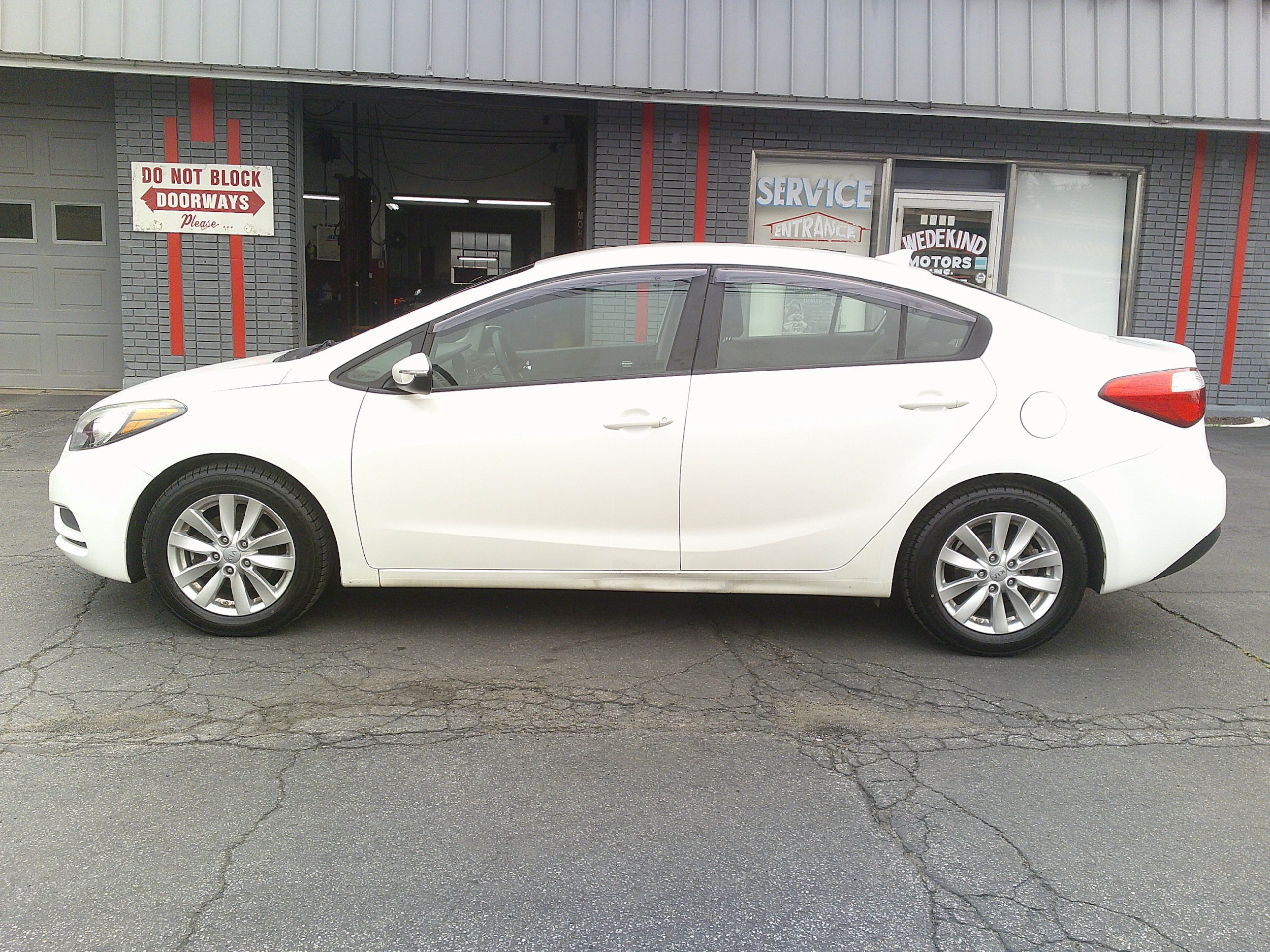 Used 2014 Kia Forte LX w/ Popular Package FWD image 2