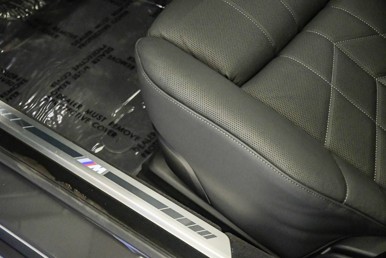 Certified 2025 BMW i7 eDrive50 w/ M Sport Package RWD image 25